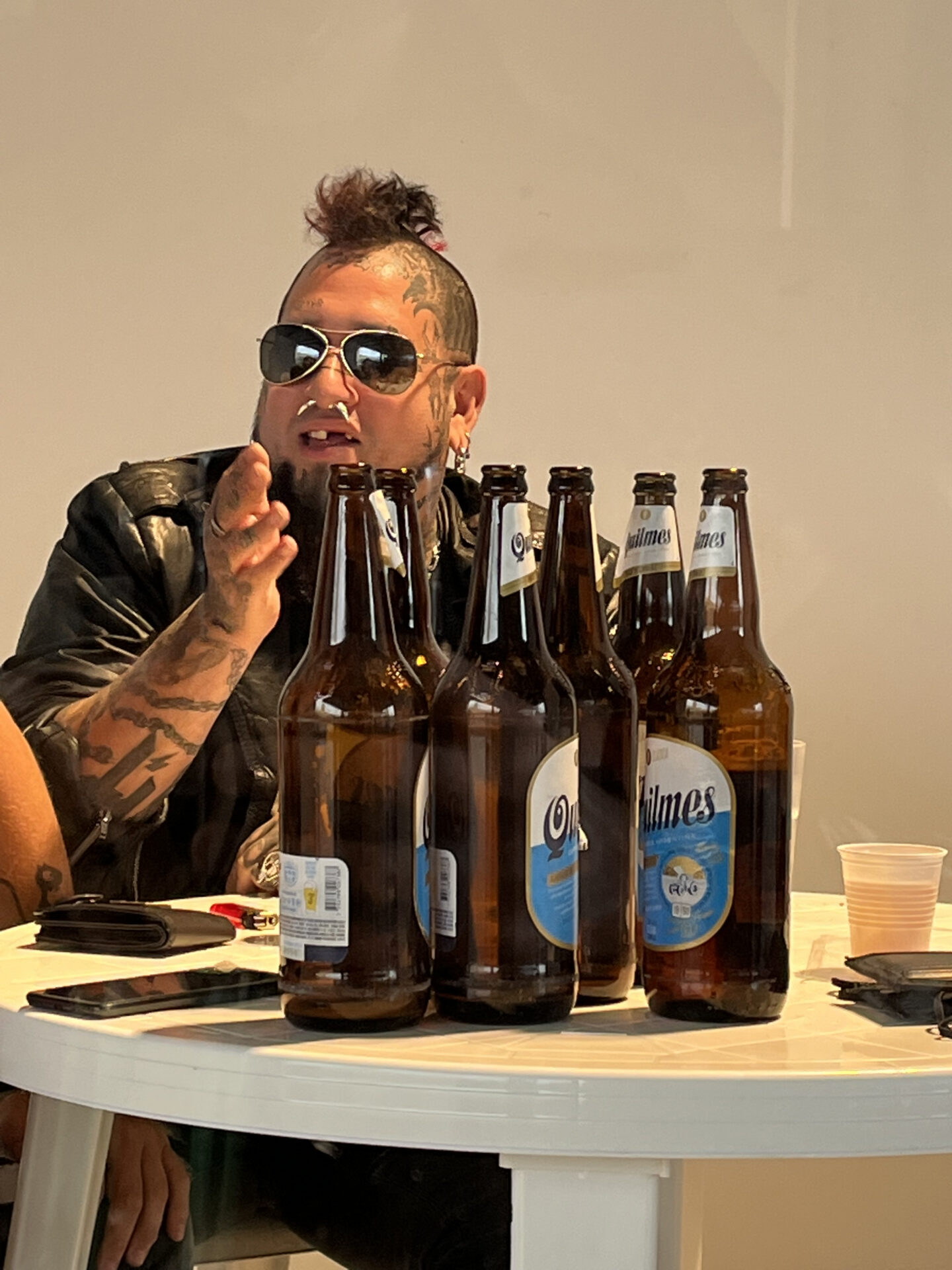 Carrie Bencardino ↝ “BIRRA”, EN EL PROGRAMA DE PERFORMANCE DE ARTEBA 2021 CURADO POR DIEGO BIANCHI – RESEÑA POR JUAN LAXAGUEBORDE EN REVISTA JENNIFER